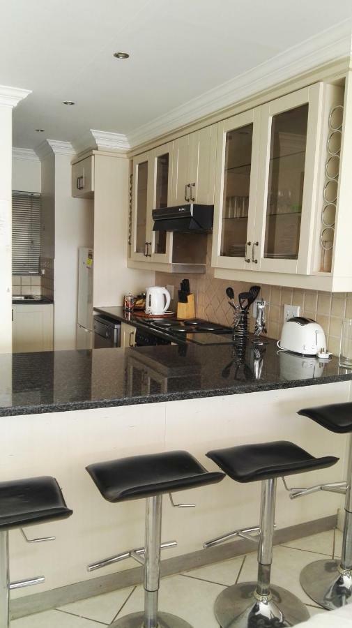 27 & 28 Neptune Terrace Джефрис Бей Екстериор снимка